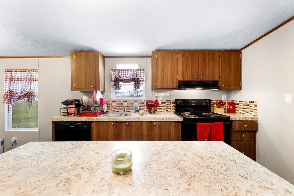 2721 County Road 3344 Pickton TX 75471