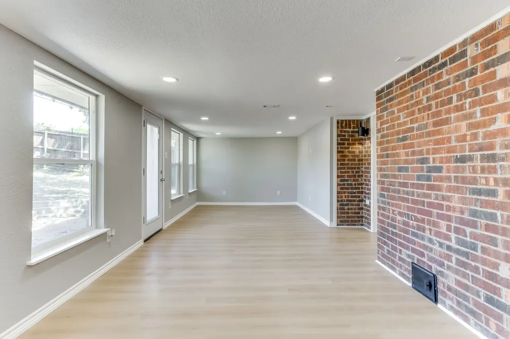 2709 Springbrooke Drive Hurst TX 76054