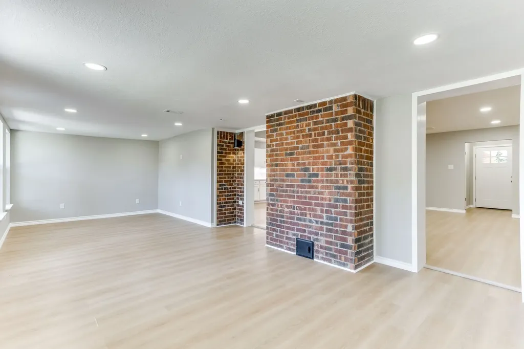2709 Springbrooke Drive Hurst TX 76054