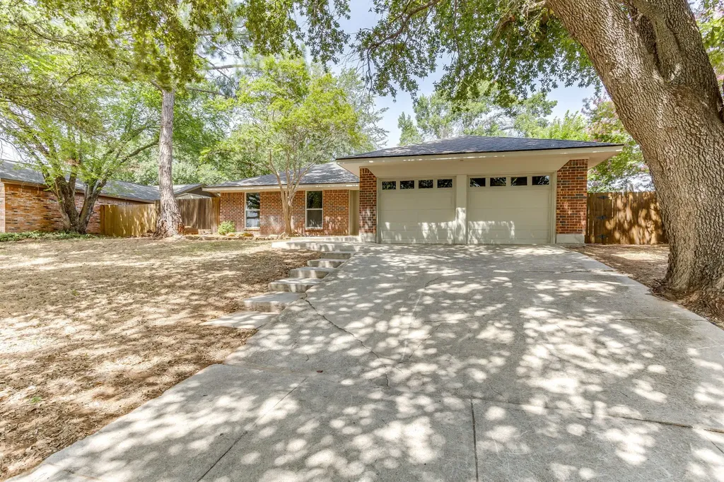 2709 Springbrooke Drive Hurst TX 76054