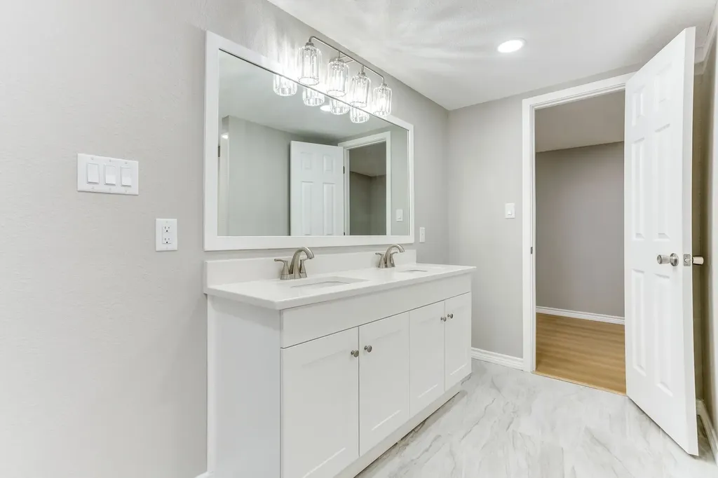 2709 Springbrooke Drive Hurst TX 76054
