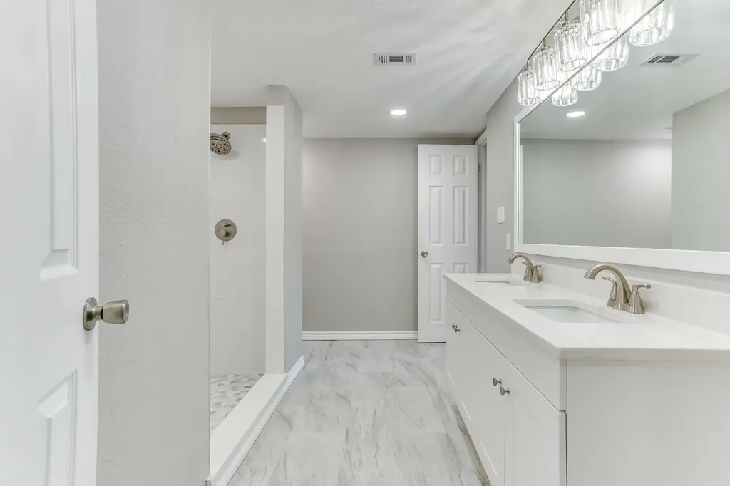 2709 Springbrooke Drive Hurst TX 76054