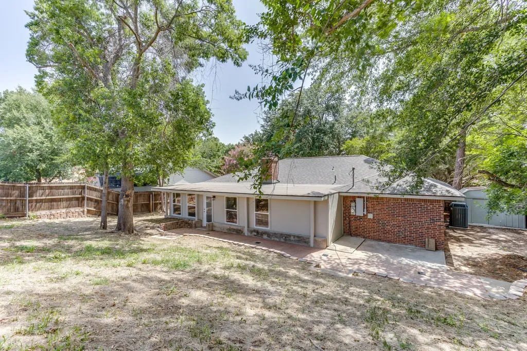 2709 Springbrooke Drive Hurst TX 76054