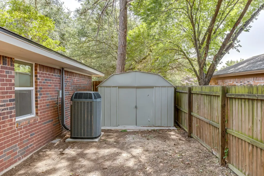 2709 Springbrooke Drive Hurst TX 76054