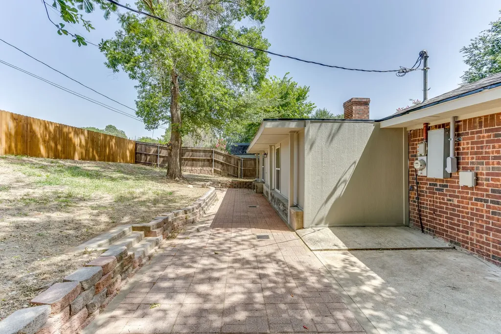 2709 Springbrooke Drive Hurst TX 76054