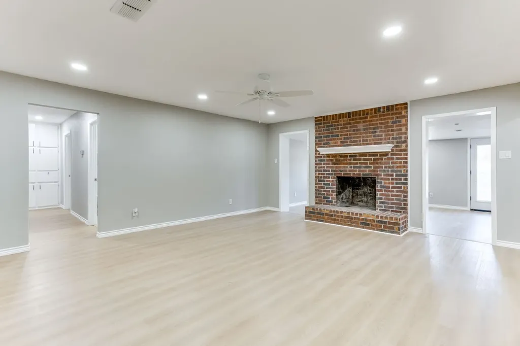2709 Springbrooke Drive Hurst TX 76054