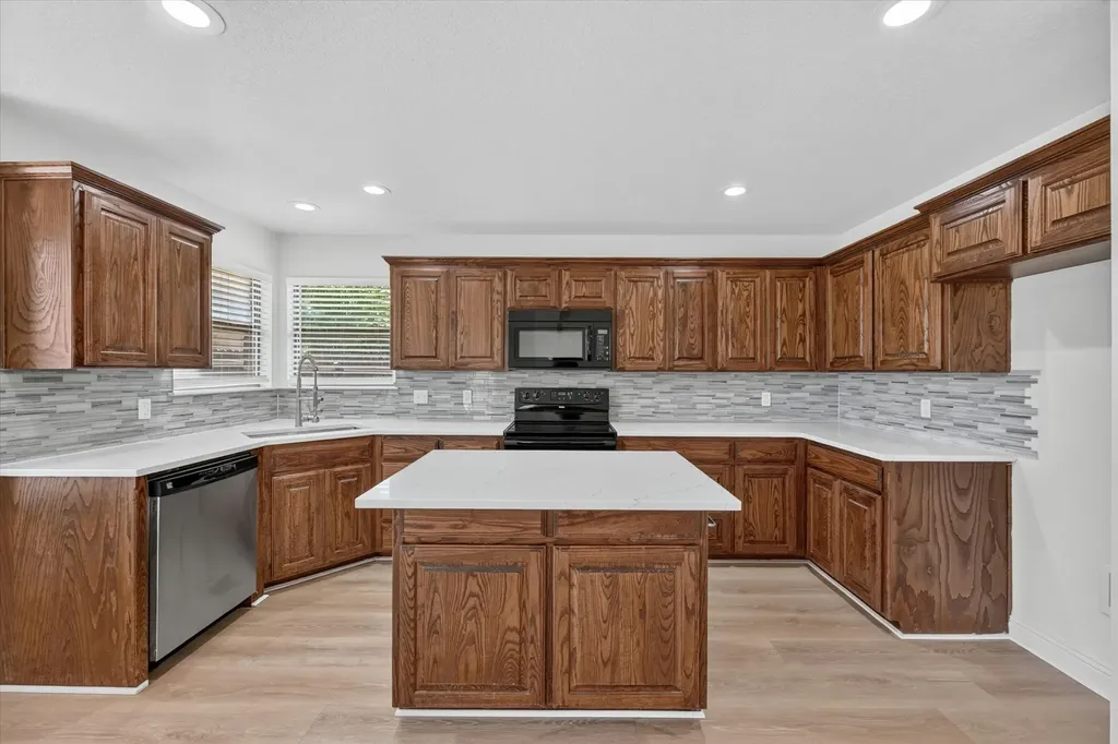 431 Nutmeg Burleson TX 76028