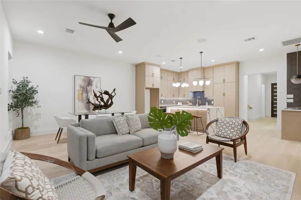 1810 Bickers Street Dallas TX 75212