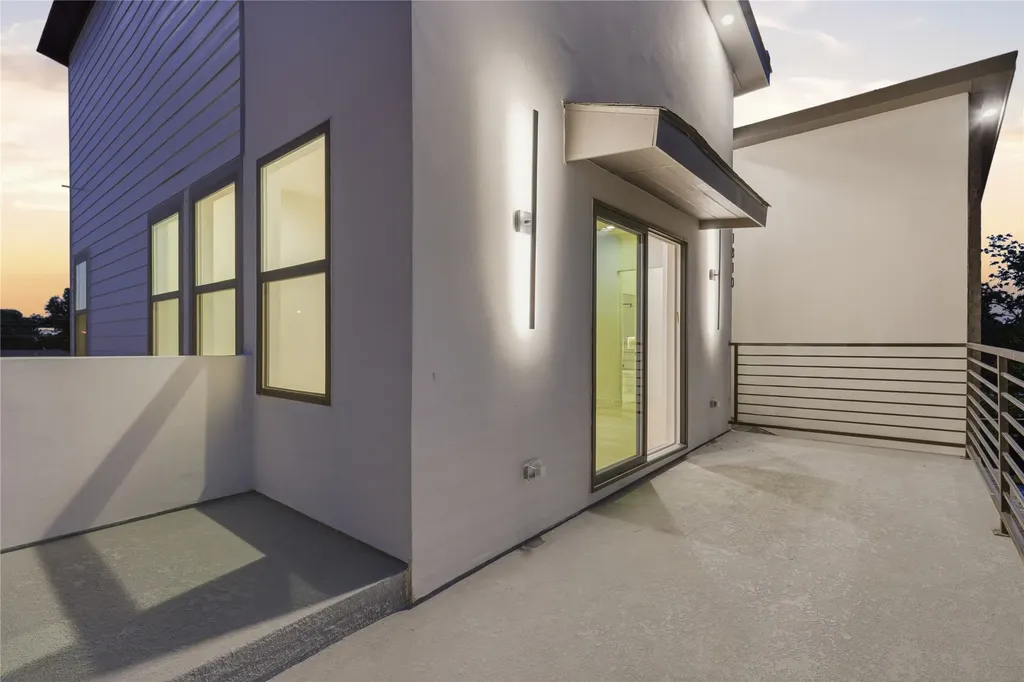 1810 Bickers Street Dallas TX 75212