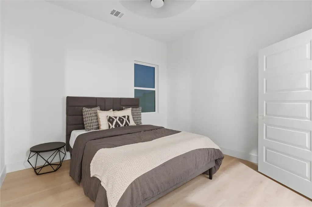 1810 Bickers Street Dallas TX 75212