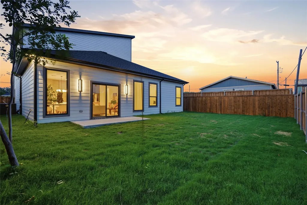 1810 Bickers Street Dallas TX 75212