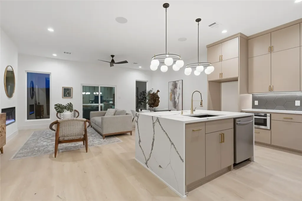 1810 Bickers Street Dallas TX 75212