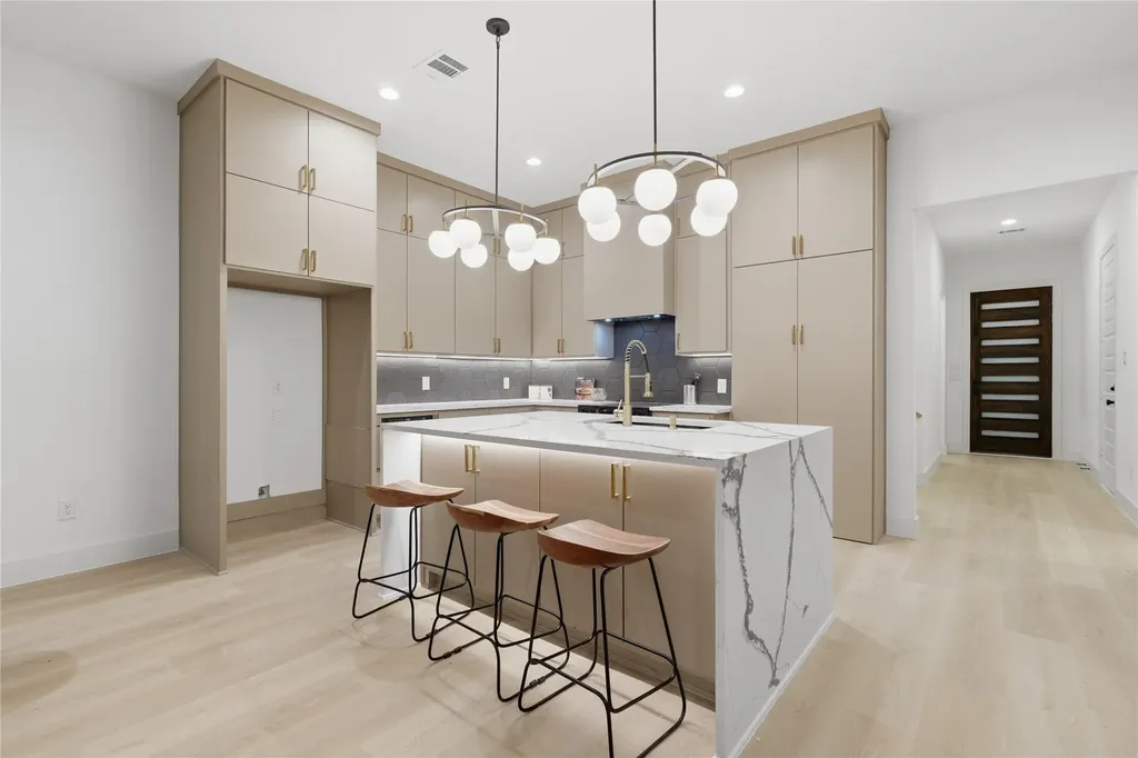 1810 Bickers Street Dallas TX 75212