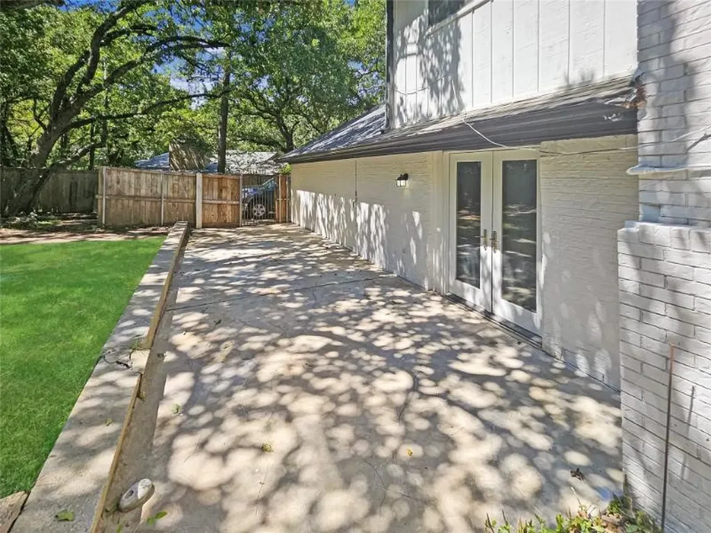 1914 Emerson Lane Denton TX 76209