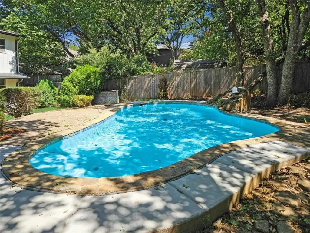 1914 Emerson Lane Denton TX 76209