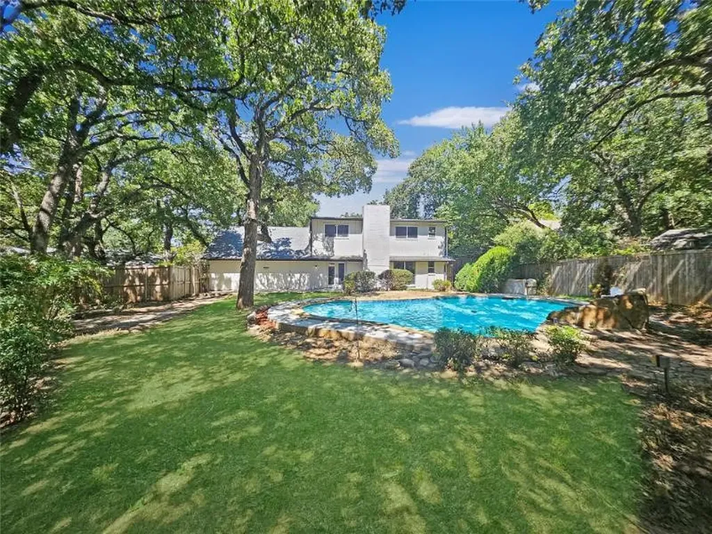 1914 Emerson Lane Denton TX 76209