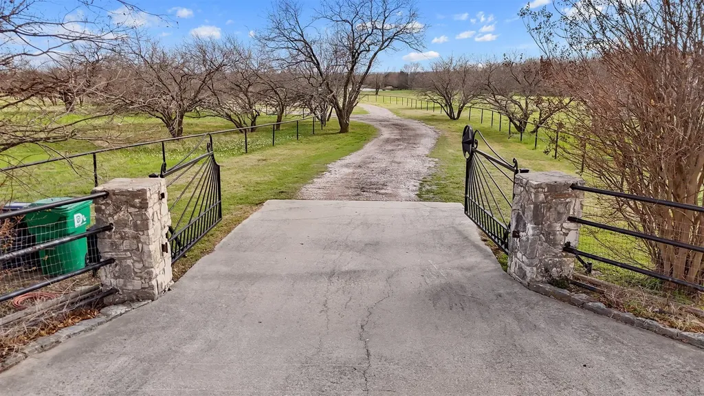 9711 Jim Christal Road Krum TX 76249