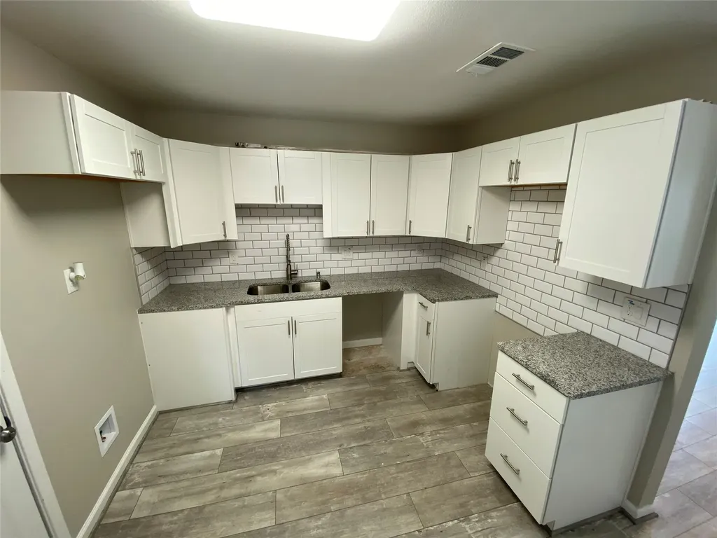 2211 W Illinois Avenue Dallas TX 75224