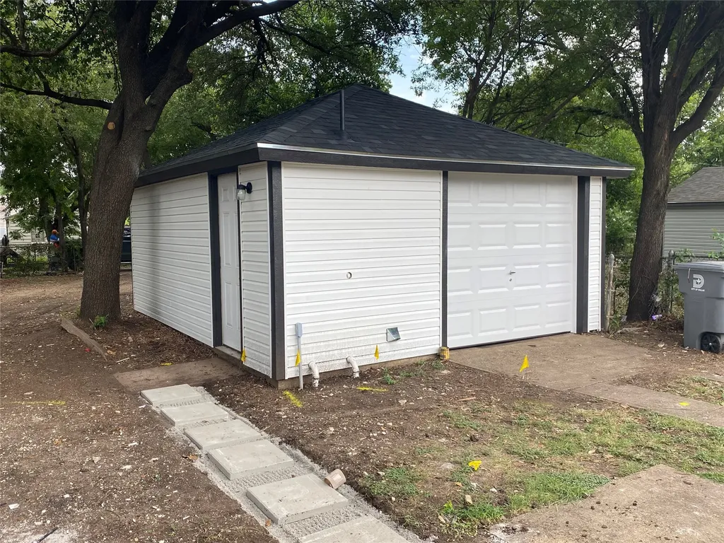 2211 W Illinois Avenue Dallas TX 75224