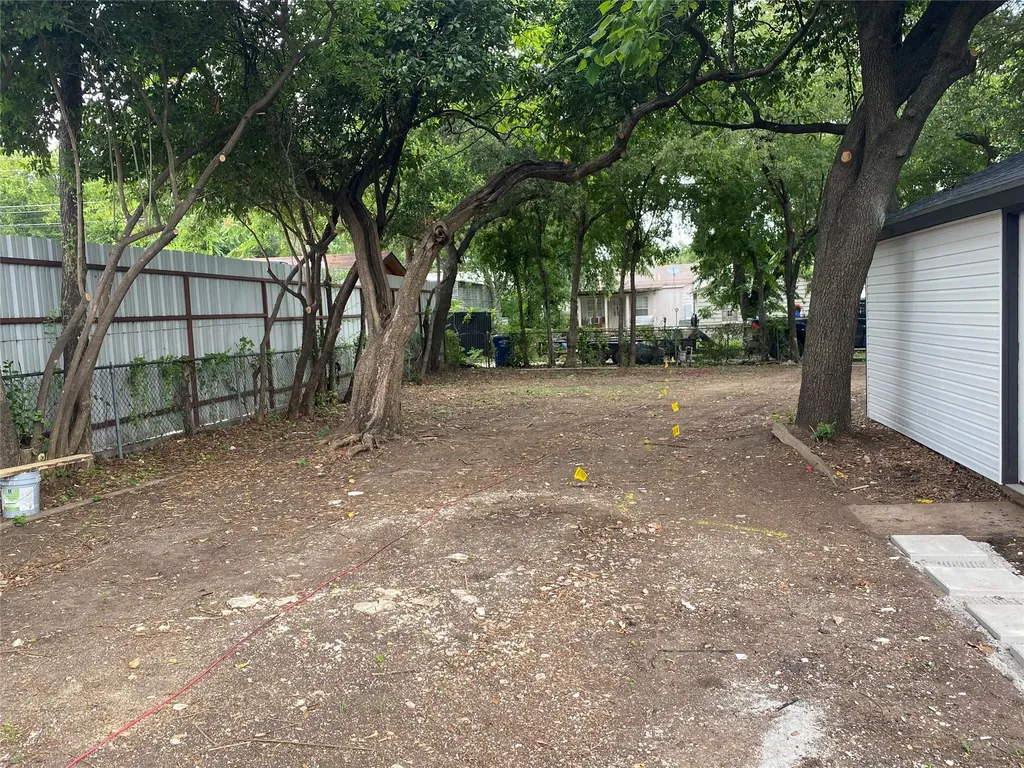 2211 W Illinois Avenue Dallas TX 75224