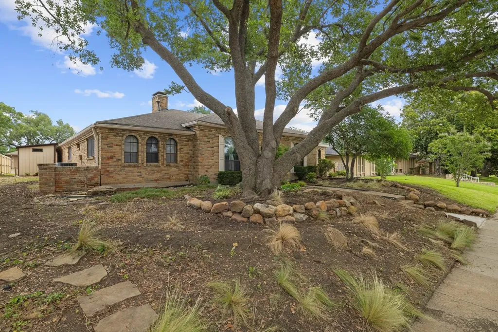 1527 Estates Way Carrollton TX 75006