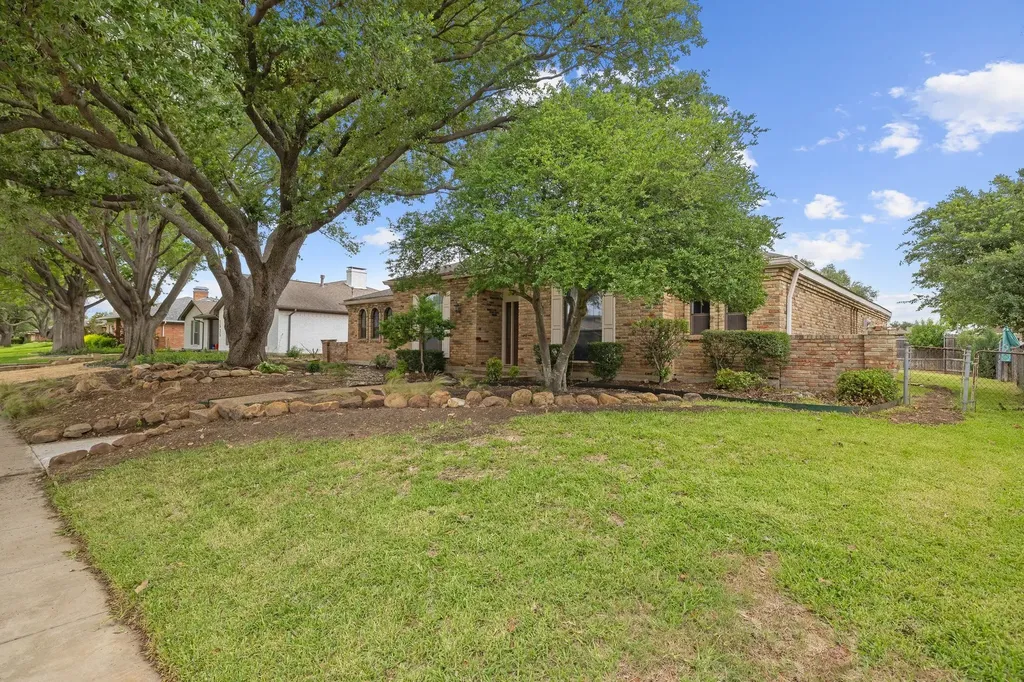 1527 Estates Way Carrollton TX 75006