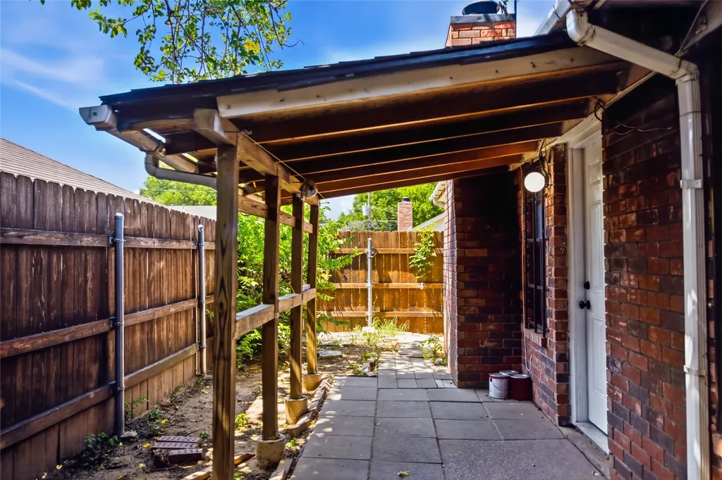 2022 Minnie Drive Arlington TX 76012