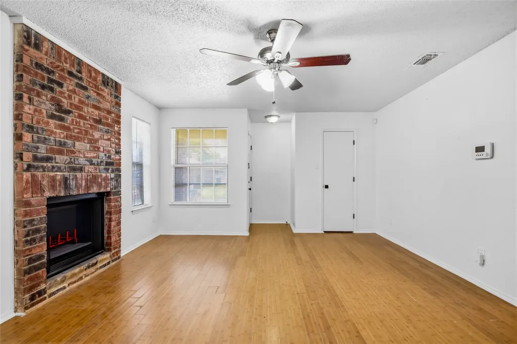 2022 Minnie Drive Arlington TX 76012