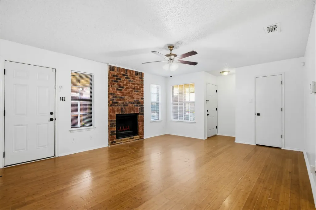 2022 Minnie Drive Arlington TX 76012