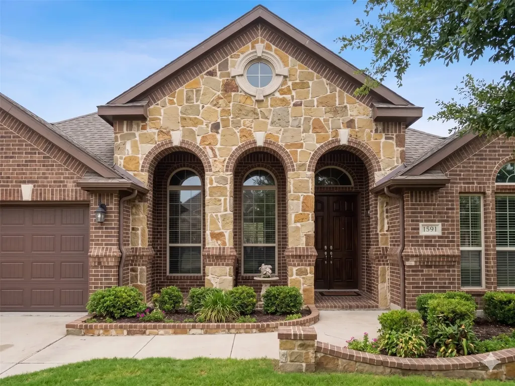 2956 Salina Drive Grand Prairie TX 75054
