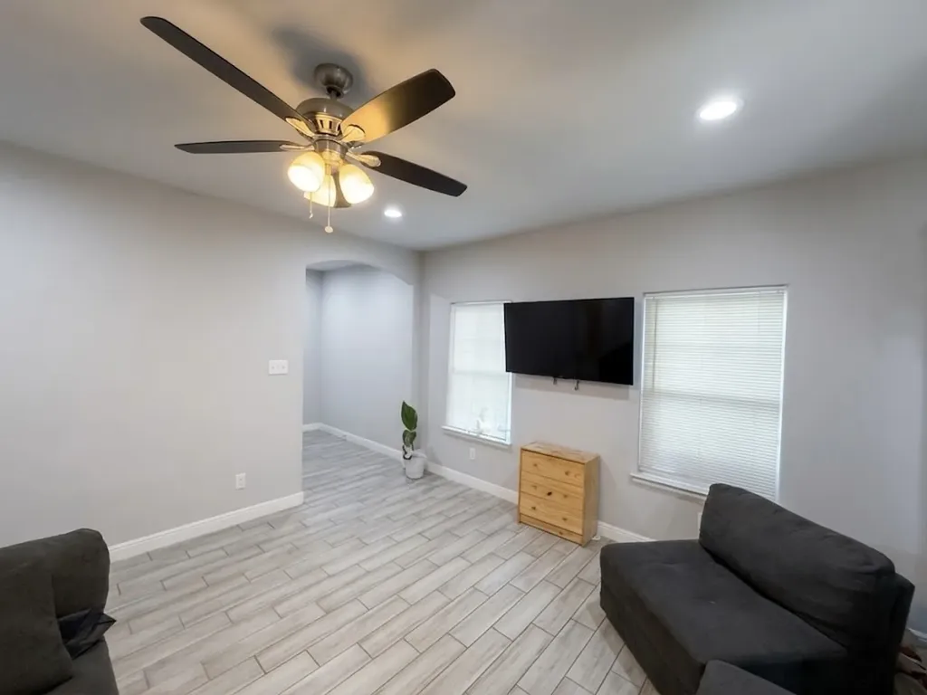 2655 Jennings Avenue Dallas TX 75216