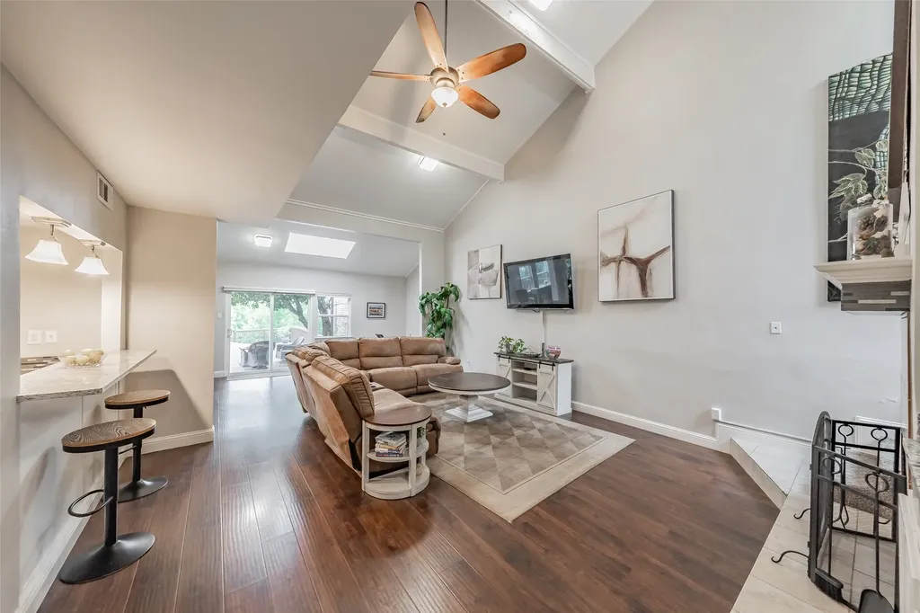 2517 Country Place Carrollton TX 75006