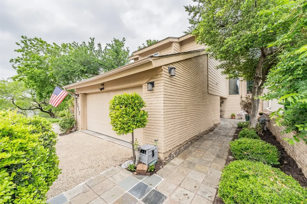 2517 Country Place Carrollton TX 75006