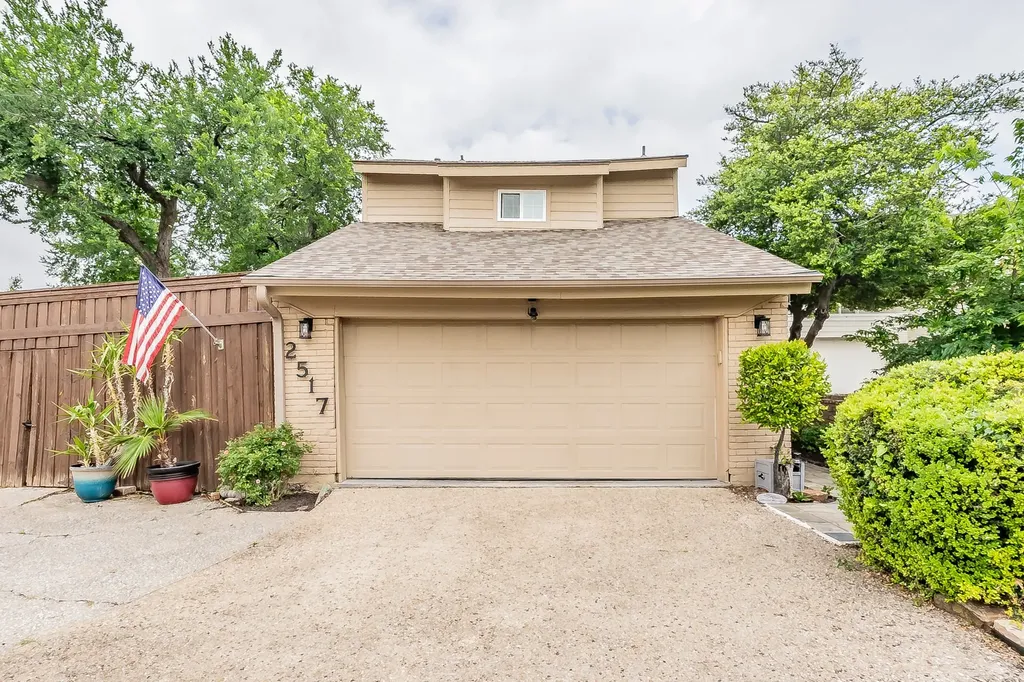 2517 Country Place Carrollton TX 75006