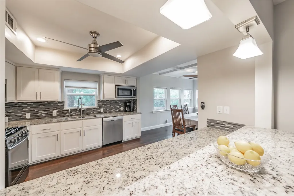 2517 Country Place Carrollton TX 75006