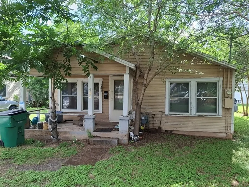 408 S Harrison Street Mcgregor TX 76657