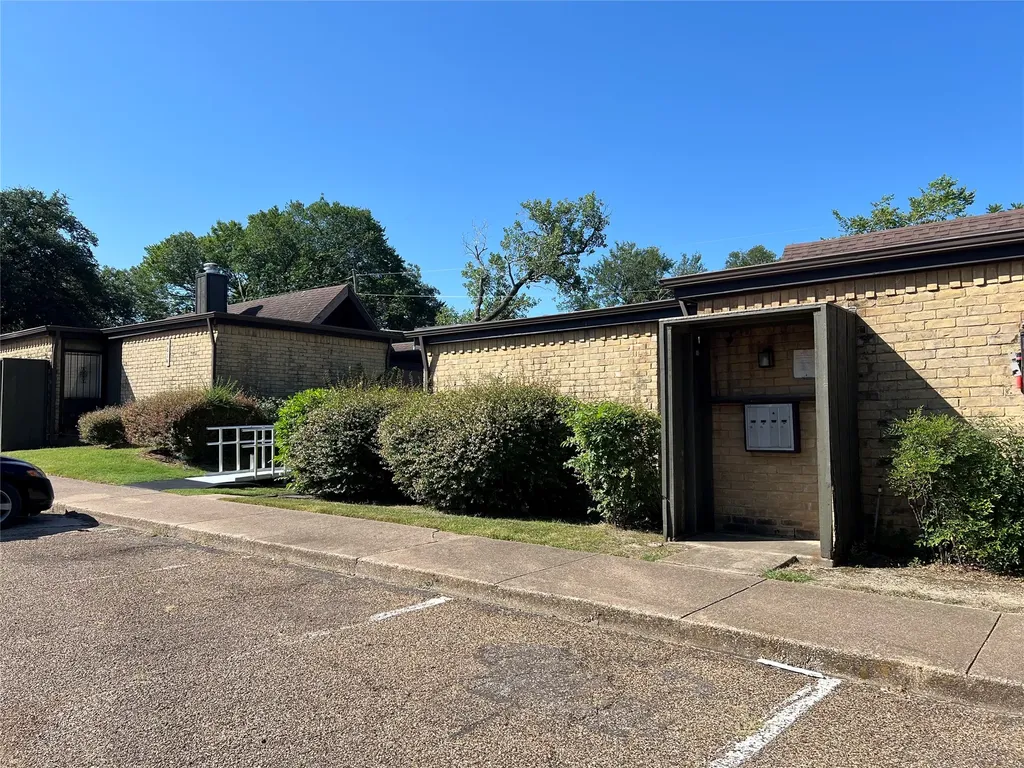 4612 Country Creek Drive Dallas TX 75236