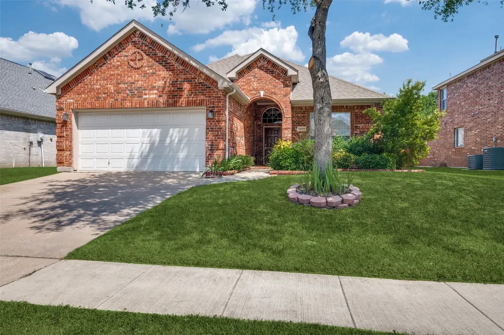 3208 Serpis Grand Prairie TX 75054