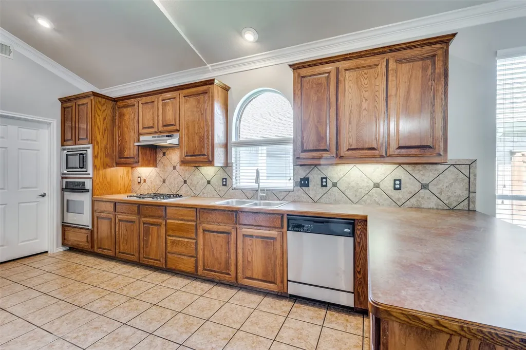 3208 Serpis Grand Prairie TX 75054