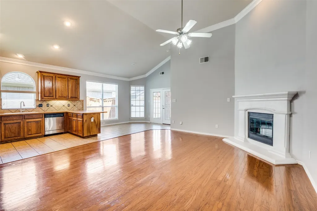 3208 Serpis Grand Prairie TX 75054
