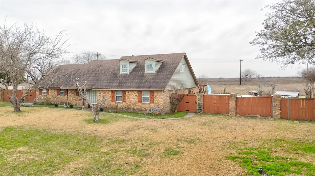 3674 E State Highway 243 Kaufman TX 75142