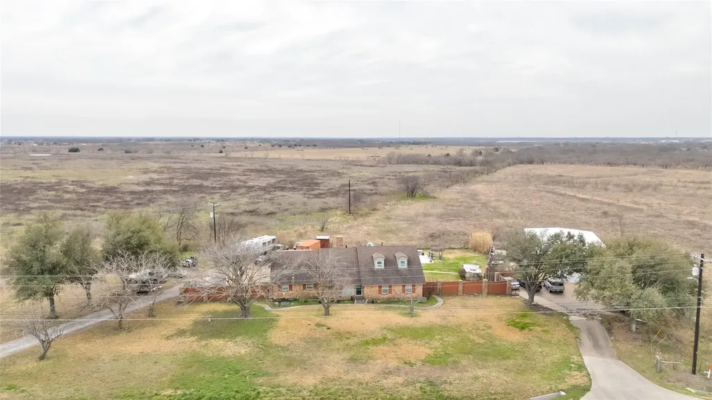 3674 E State Highway 243 Kaufman TX 75142