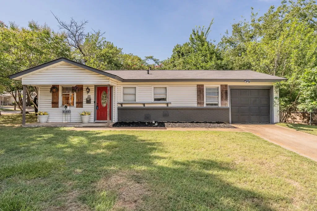 1904 Friar Tuck Drive Arlington TX 76013