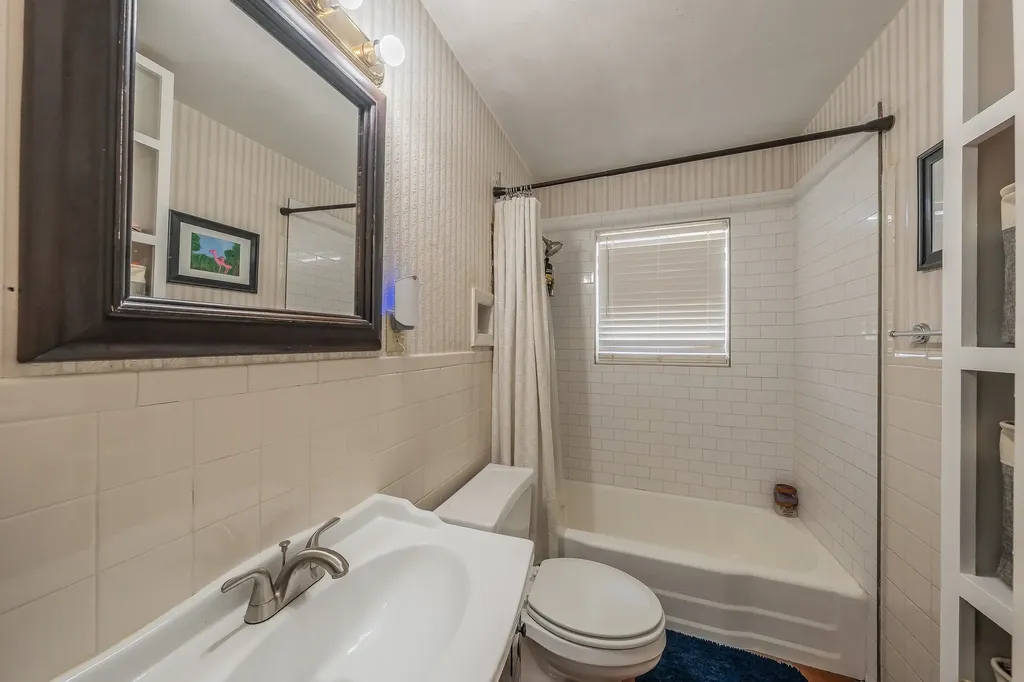 1904 Friar Tuck Drive Arlington TX 76013