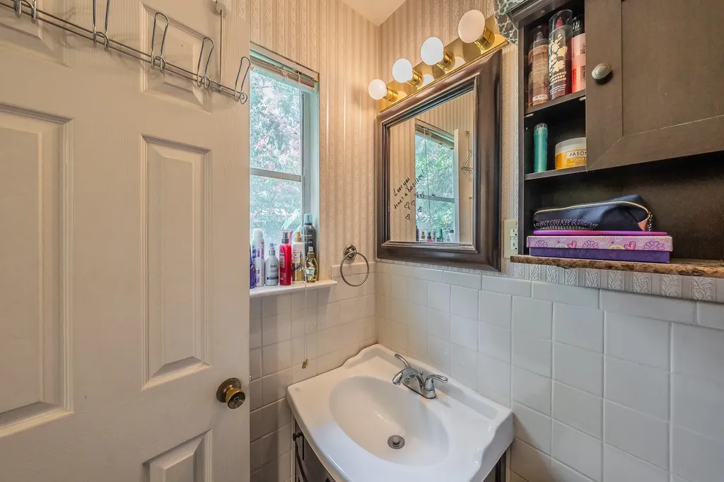 1904 Friar Tuck Drive Arlington TX 76013
