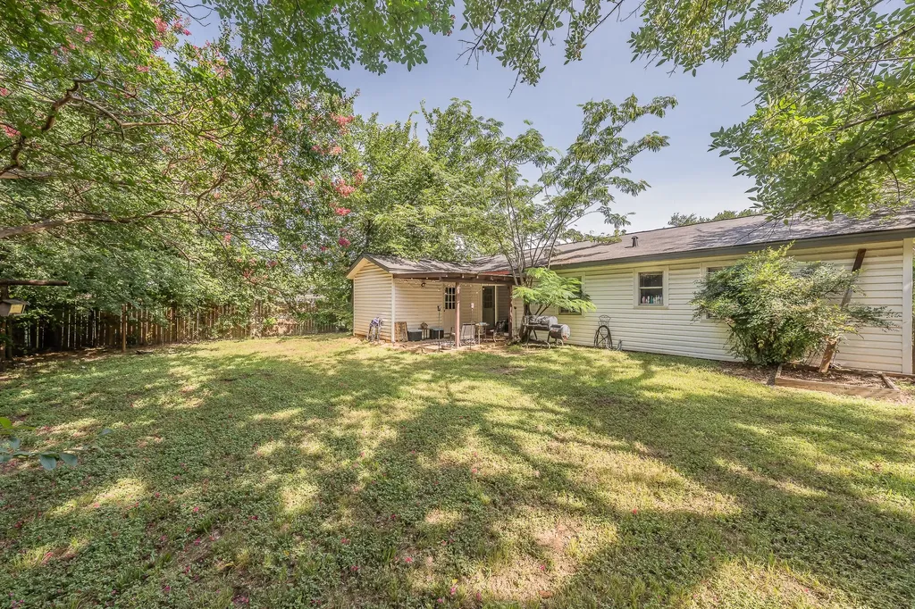 1904 Friar Tuck Drive Arlington TX 76013