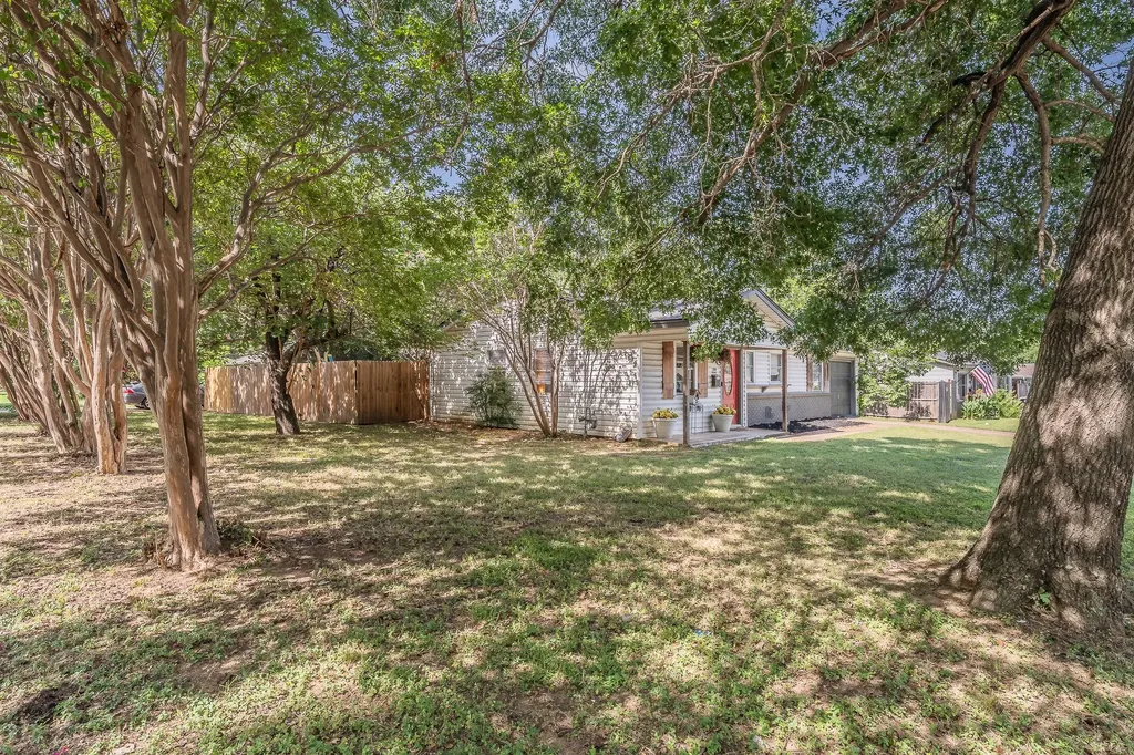1904 Friar Tuck Drive Arlington TX 76013