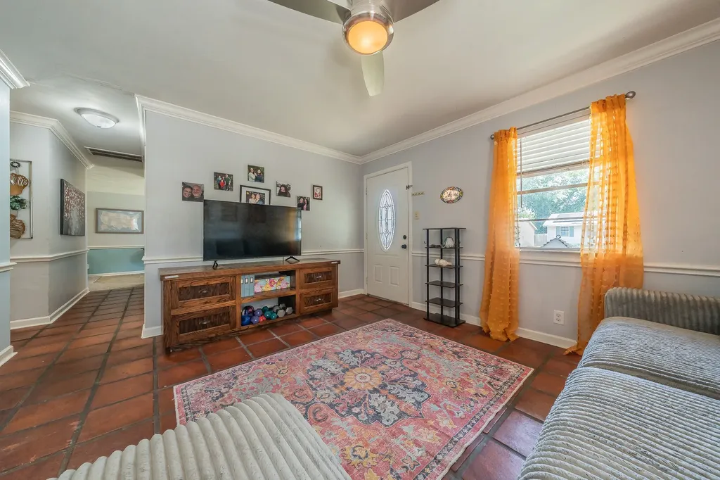 1904 Friar Tuck Drive Arlington TX 76013
