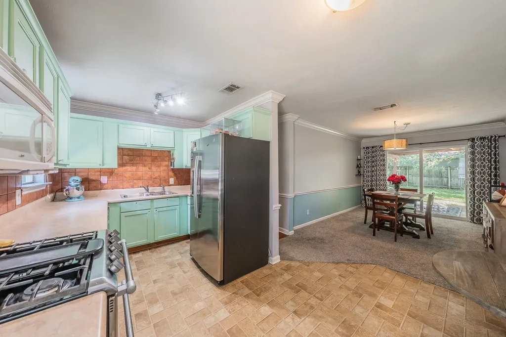 1904 Friar Tuck Drive Arlington TX 76013
