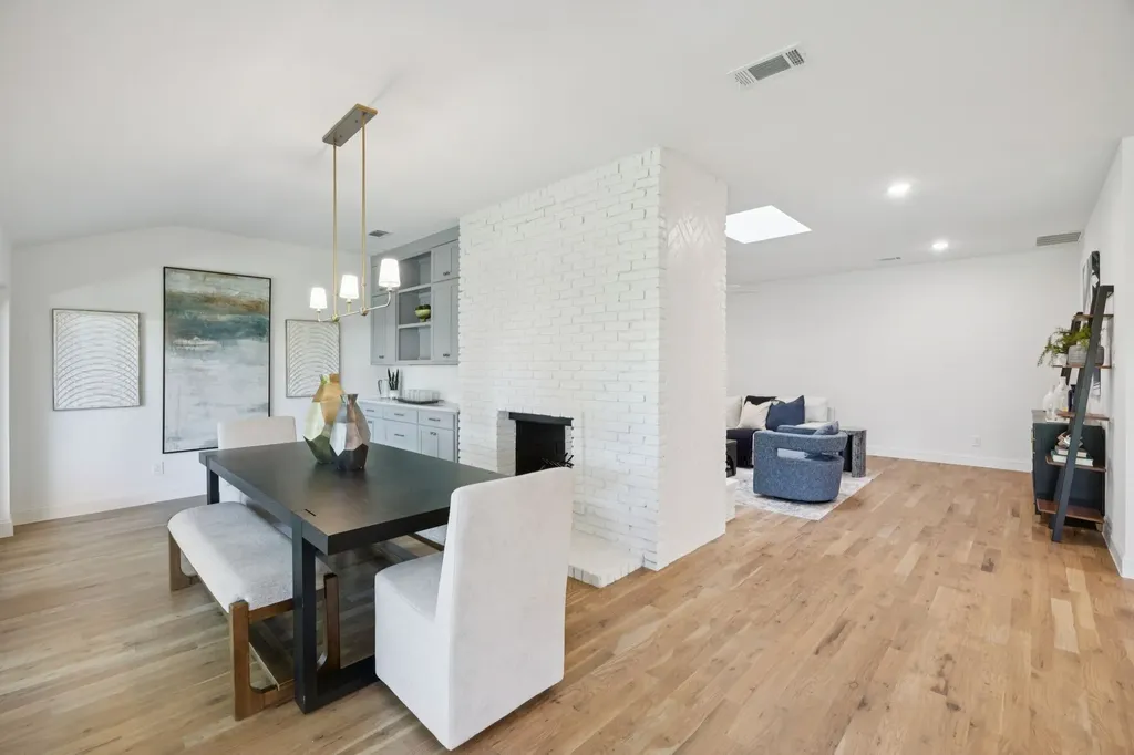 4331 Laren Lane Dallas TX 75244